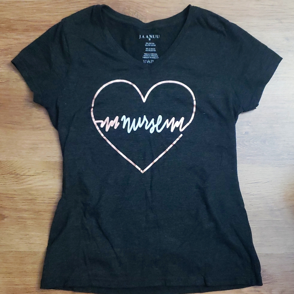 JAANUU "Nurse" Vneck t-shirt small